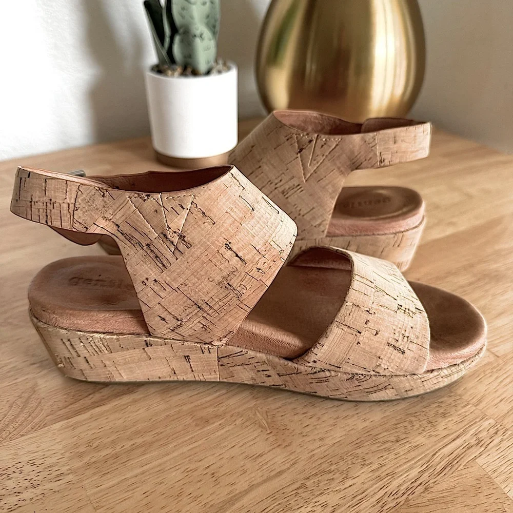 Gentle Souls by Kenneth Cole Women's Lori Platform Sandals Size 7.5